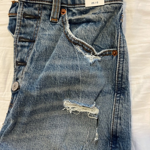 Abercrombie and Fitch ultra high rise mom shorts - Picture 3 of 3